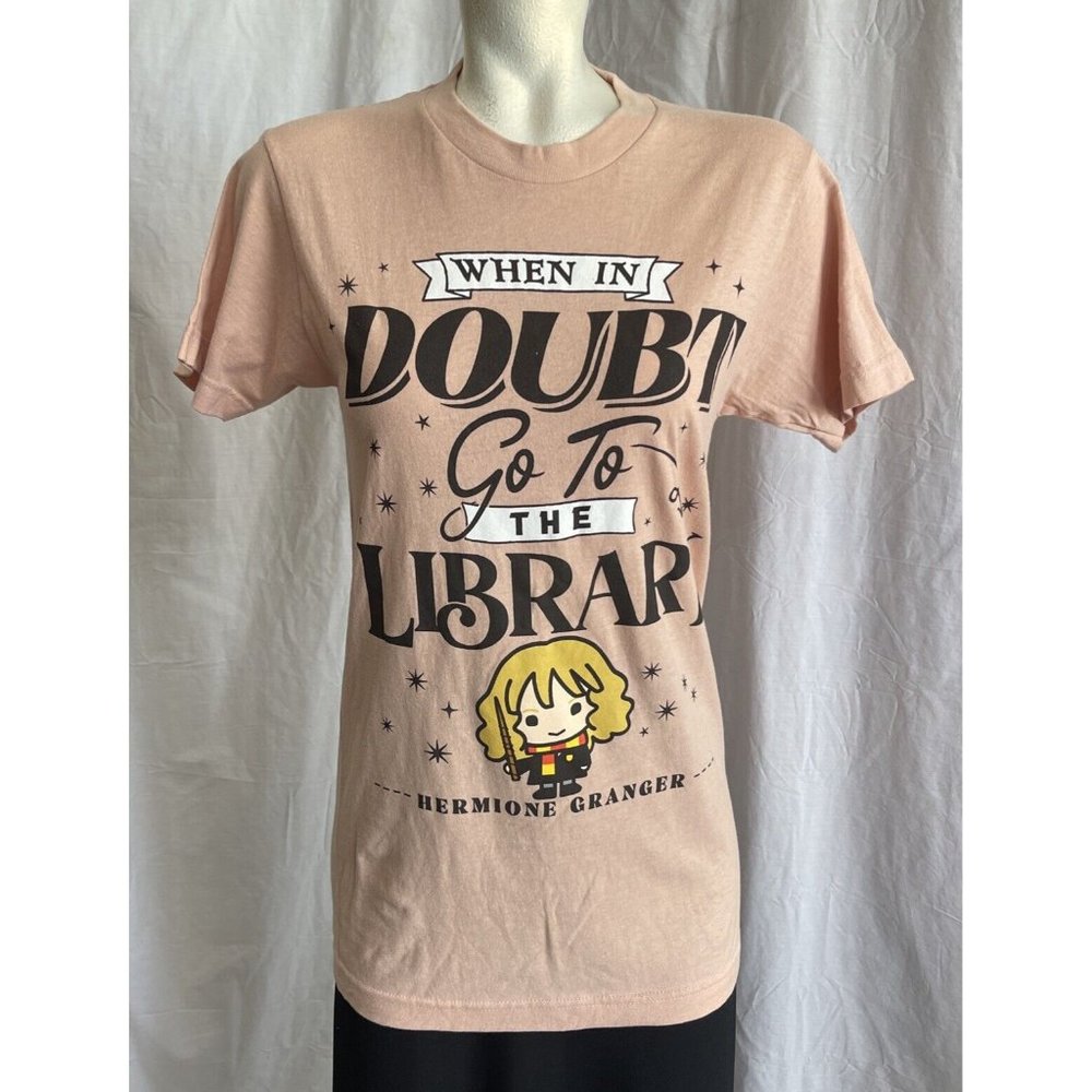NWT Boxlunch Harry Potter Hermoine When in Doubt Go to the Library Shirt Pink M